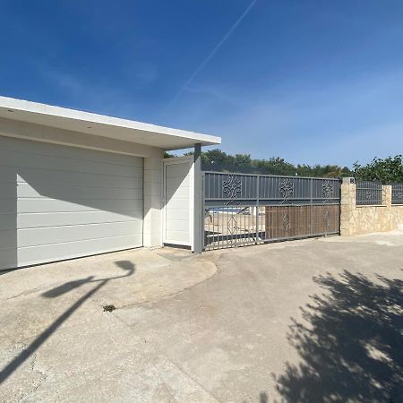 Holiday Home Cerim Трогир Екстериор снимка